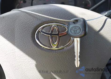 2004 Toyota Sequoia Sr5 V8 z USA, uszkodzony, nr VIN 5TDBT44A24S208829